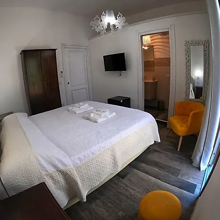 Sari Affitta Panzió La Caletta